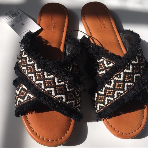 Universal Thread Shoes - Universal Thread flat sandals black and gold NIB 8